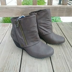 Blowfish wedge booties 8.5